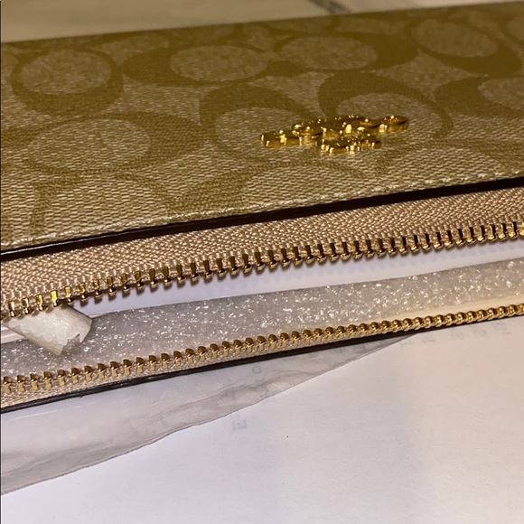 Coach Large Phone Wallet In Signature Canvas LIGHT - Picture 14 of 16